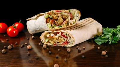 لتحضير أشهى ساندوتشات.. طريقة عمل شاورما السيخ في المنزل