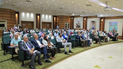 جهود الدولة لتنفيذ خطة الرعاية الصحية للمرأة والطفل.. صور