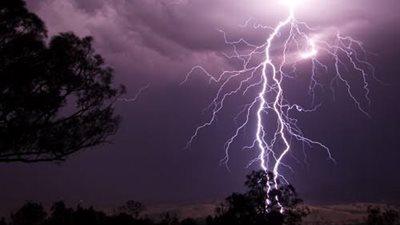 رؤية البرق في المنام.. إذا كانت لك أمنية ورأيت هذا الحلم فابشر بقرب تحقيقه