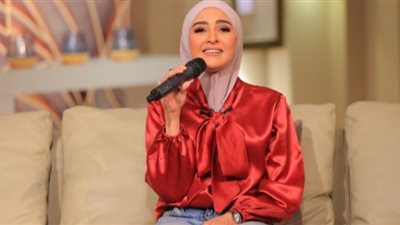 هلا رشدي تكشف تفاصيل دخولها عالم الفن.. ولقائها الأول مع أكرم حسني