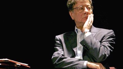 في ذكرى وفاته.. المرأة في شعر محمود درويش