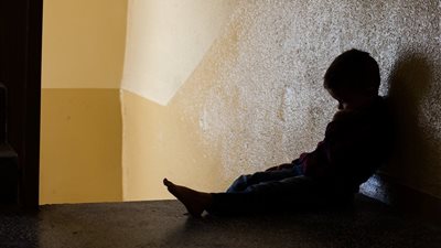 جريمة غريبة..متسولة تخطف طفل من أمه بالشرقية 