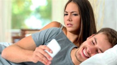 زوج يشكو: زميلتي تهتم بي أكثر من زوجتي.. وهجوم كاسح عليه