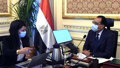 المشاط ومدبولي يستعرضان محاور برنامج «نُوَفِّي» للاستثمار بمشروعات المناخ