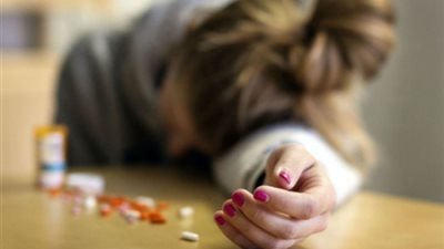 تحاول الانتحار بعد حصولها على 12% في الثانوية العامة.. فيديو جراف