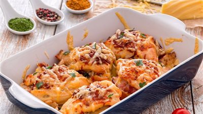 طريقة عمل صدور دجاج محشية بالجبنة.. فيديو جراف