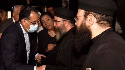 رئيس الوزراء يتفقد موقع الحريق بكنيسة الشهيد 