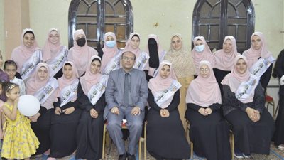 قرية «سنباط» تكرم بناتها حافظات القرآن الكريم.. صور