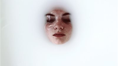 «إدمان الكافيين حقيقي» ماذا يحدث لجسم المرأة بعد التوقف عن فنجان القهوة اليومي؟