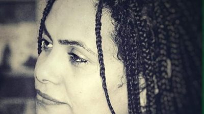 «السياحة في جبال جسمي».. قصيدة للشاعرة أمينة عبدالله