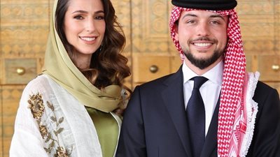 صور| فستان خطيبة ولي عهد الأردن حديث الجمهور.. وهذا سعره