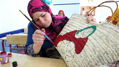 «القومي للمرأة» ينظم ورشة حرف يدوية لسيدات الفيوم.. صور