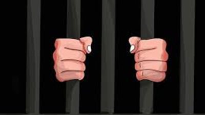 عامل يقتل طفلة بسبب 