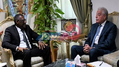 محافظ جنوب سيناء يلتقي سفير سيراليون استعدادًا لمؤتمر تغير المناخ