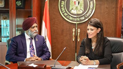 المشاط ووزير التنمية الكندي يستعرضان تمكين المرأة وتعزيز دورها في التنمية