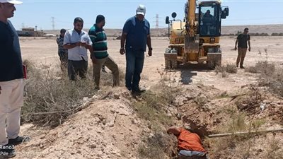 حملات لإزالة التعديات على خط المياه بالطريق الدولي الساحلي إسكندرية مطروح