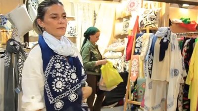 نادين تتسوق في معرض «ديارنا» بالساحل الشمالي.. صور