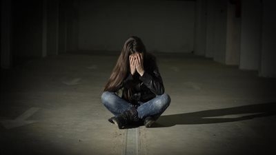 علامات وأعراض إصابتك بالخوف والقلق المرضي 