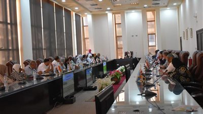 مناقشة المشروعات التنموية المتعلقة بالمرأة ضمن المبادرة الوطنية للمشروعات الخضراء