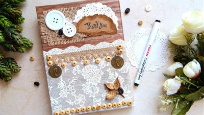 بانسيه أحمد.. طبيبة تتجه لأعمال الهاند ميد بورشة في البلكونة