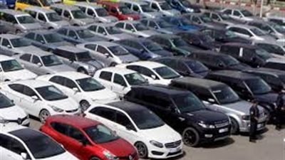 تمهلي قبل الشراء.. «الأوفر برايس» وراء جنون أسعار السيارات
