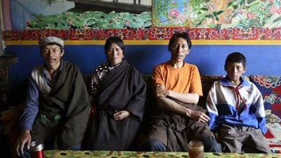 المرأة على سفوح الهيمالايا.. زوج واحد لا يكفي والسبب غريب!