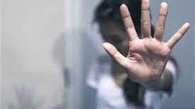 سائق توك توك يتحرش بفتاة أثناء توصيلها في الخليفة