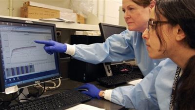 هبة مصطفى.. طبيبة مصرية تخترع أسرع اختبار للكشف عن «كورونا»