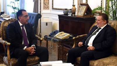 رئيس الوزراء يلتقي محافظ البنك المركزي لاستعراض عدد من الملفات الاقتصادية