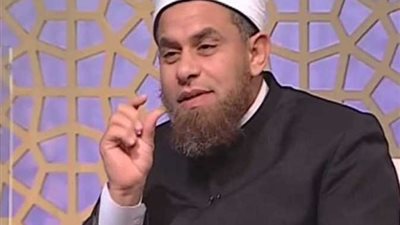 ما حكم اللجوء للمشايخ إذا لم ينجح الأطباء؟.. أشرف الفيل يُجيب