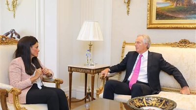 «المشاط» تبحث مع رئيس مؤسسة التغير العالمي دعم برنامج «نُوَفِّي»