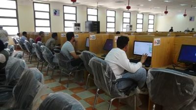 وزير التعليم العالي يستعرض تقريرًا عن طلاب القطاع الطبي بجامعة المنيا