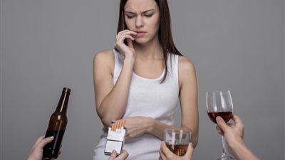 «تبويضك في خطر».. التدخين وأشياء أخرى تُهددك بالعقم