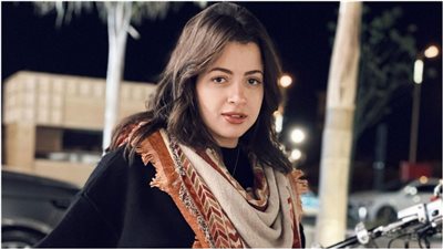 منى فاروق تنفعل على أحد المتابعين :