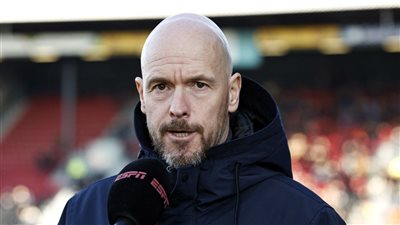 صور| مدرب مانشستر يونايتد يظهر مع زوجته في رحلة بـ الدراجة