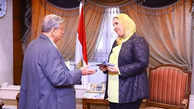 نيفين القباج تبحث التعاون مع وزير البترول الأسبق في 