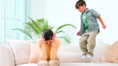 نصائح لا تفوتيها للتعامل الصحيح مع الطفل الحركي في المنزل والمدرسة