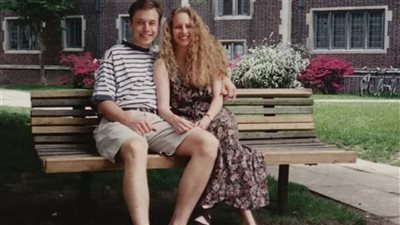 صديقة إيلون ماسك تنفذ تهديدها وتعرض صورهما الخاصة للبيع