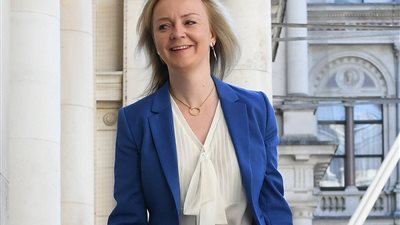 ليز تراس تتلقى أول انتقادات خلال حقبة الملك تشارلز