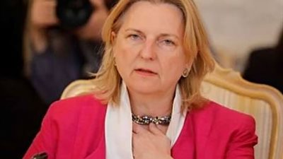 «على طريقة الشتاء قادم في صراع العروش».. كارين كنايسل توجه الاتهامات لهؤلاء!