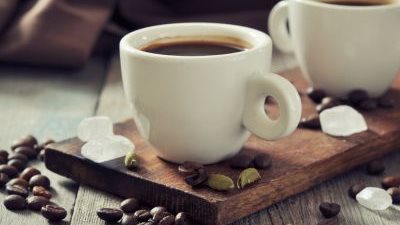 أبرزها قرحة المعدة.. تناول الكافيين على معدة خالية يُهدد صحتك