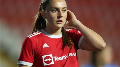 صدمة جديدة للاعبة مانشستر يونايتد: النادي أو البلد