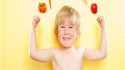 «جيل بكرة يكبر بصحة».. عادات سيئة تؤذي مناعة طفلك