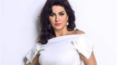 وفاء عامر: أخرجت لساني لإحدى الفنانات.. وأنا عمدة بيتنا