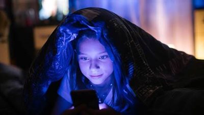 مخاطر المحمول على الحامل والطفل.. ابعدي الهاتف مسافة كافية