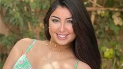 الفنانة المغربية دنيا بطمة داخل ملهى ليلي.. والجمهور يفتح النار