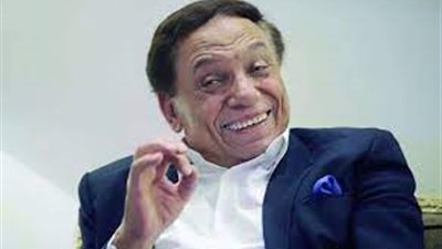 أشرف زكي يكشف تطورات الحالة الصحية لـ عادل إمام