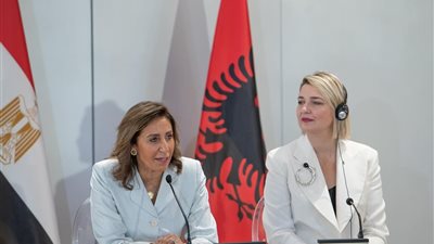 نيفين الكيلاني وإيلفا مارغريتي تفتتحان معرض «وصف مصر»