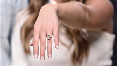 الشبكة وهدايا الخطوبة من حق مين؟.. «الإفتاء» تنهي الخلاف