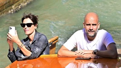 صور| إطلالة رومانسية لـ جوارديولا مع زوجته.. شاهدي